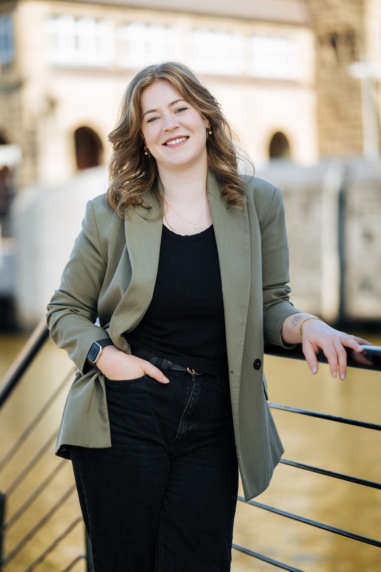 TZ8_3713 Jana Krimilowski Website